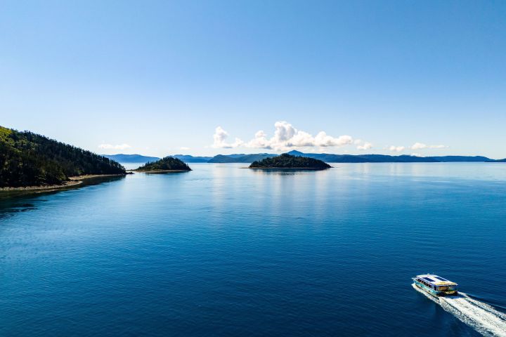 a small boat in a body of water